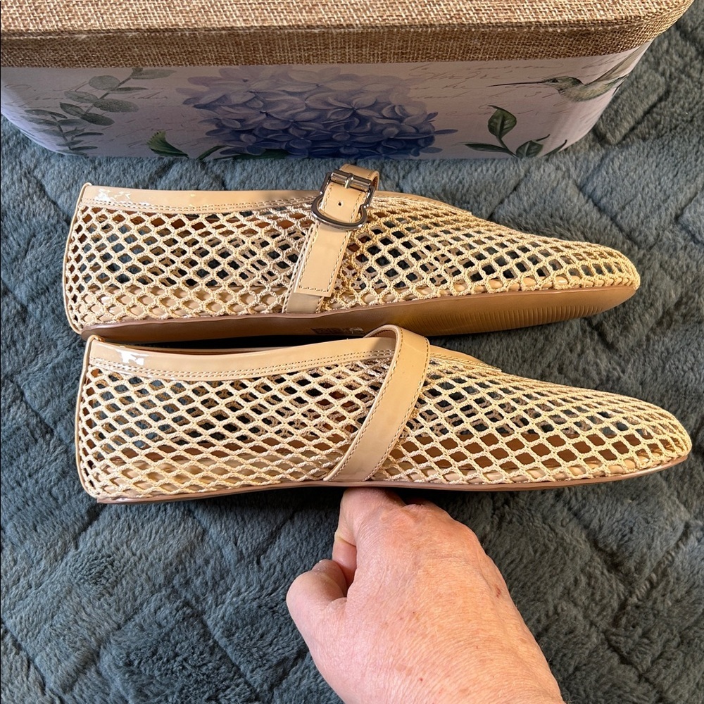 Nieardan Beige Mesh Women's Mesh Loafers
size 8.5 - Picture 7 of 11